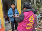 粥暖腊八节 情满湖中村