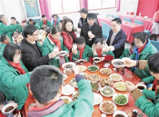 爱心助残情意浓