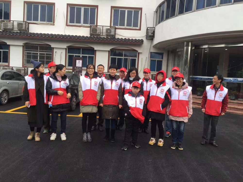 安昌街道工会志愿者助力小城镇