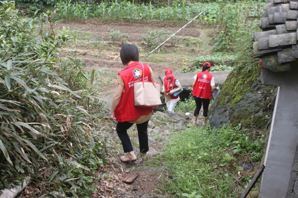 向阳花开 助学行动——实地踏看走进稽东山区