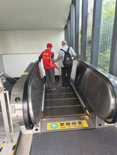 文明城市创建一地铁口志愿者招募