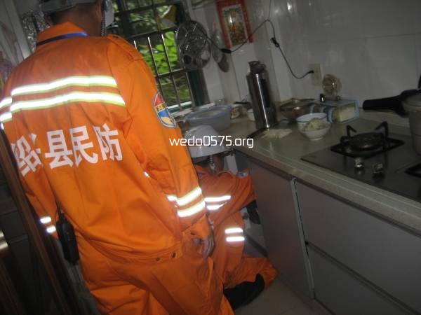 志愿风采：瓜渚湖社区  人防志愿者进行人防演练