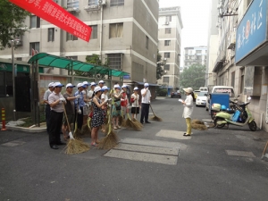 福年在职党员助力社区环境卫生大整治