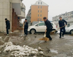 清扫路面积雪