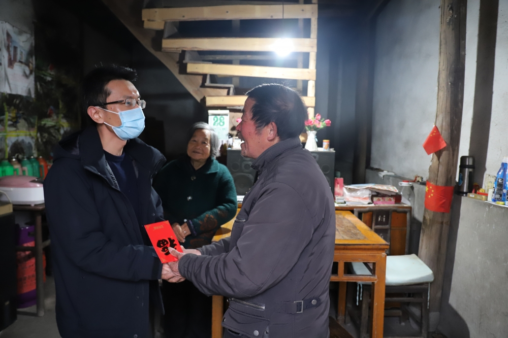 开展农户帮扶慰问