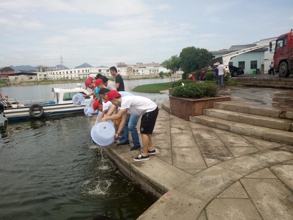 漓渚江增殖放流活动