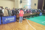 为接种新冠疫苗现场维护秩序