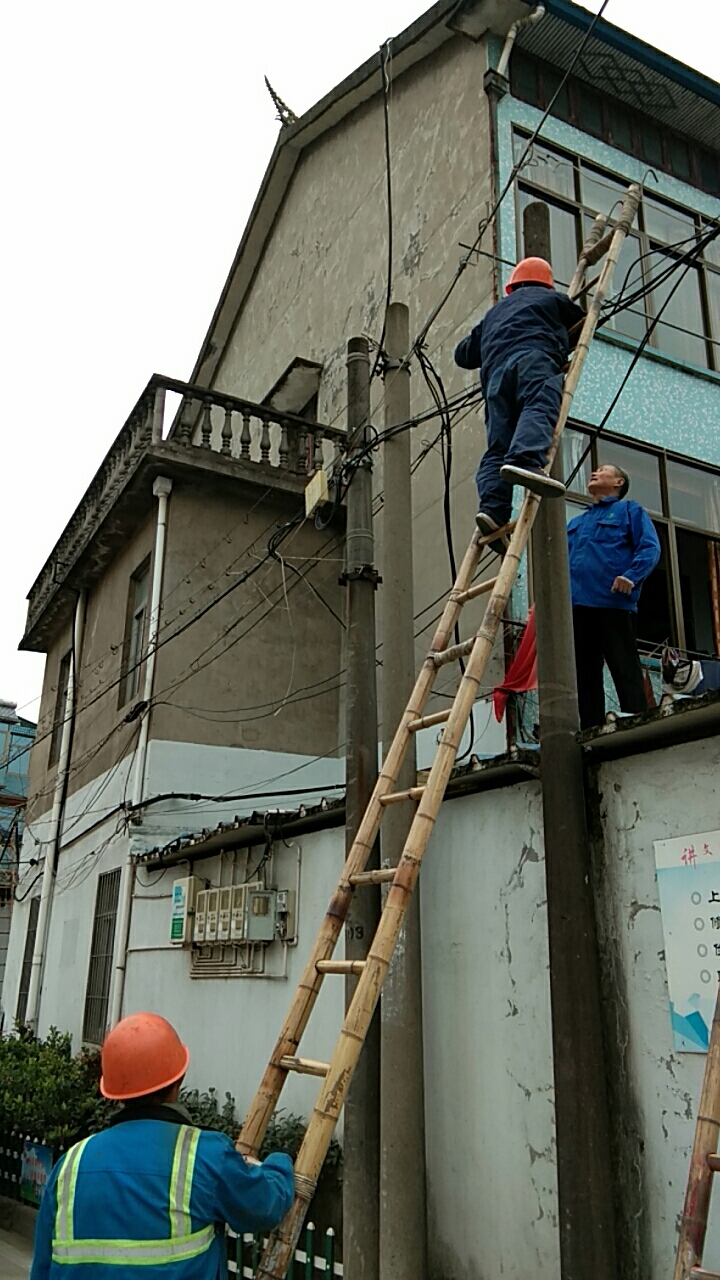 横山村“老化电线排查维修”志愿活动