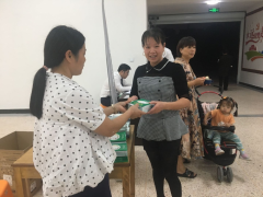 横山村食品安全宣传资料分发