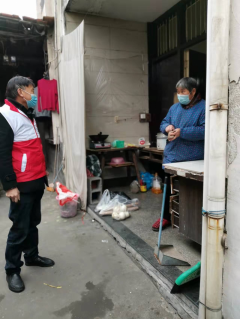 为居家管控人员送物资