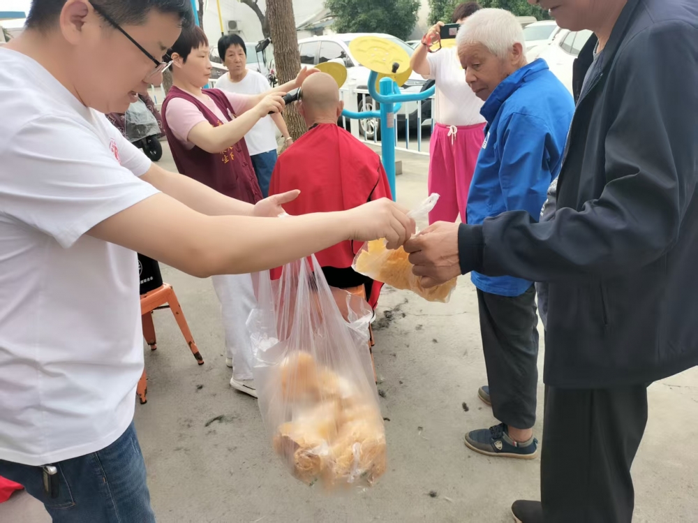 “情暖端午”关爱老人志愿服务活动