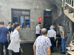 爱心帮扶  走访困难群众