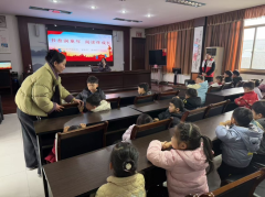 江桃村“书香润童年”大屏共读志愿者服务活动 