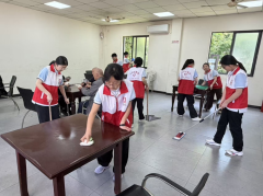 江桃村“青春志愿行·洁净助敬老”活动