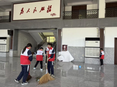 江桃村青年志愿者家宴中心清扫活动