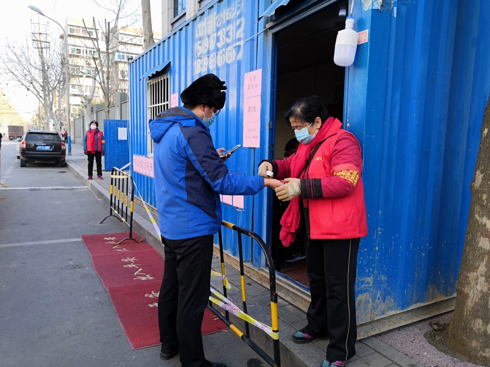 沙地村疫情防控卡口执勤