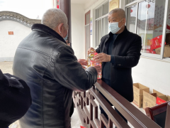 沙地村开展退休职工志愿慰问活动