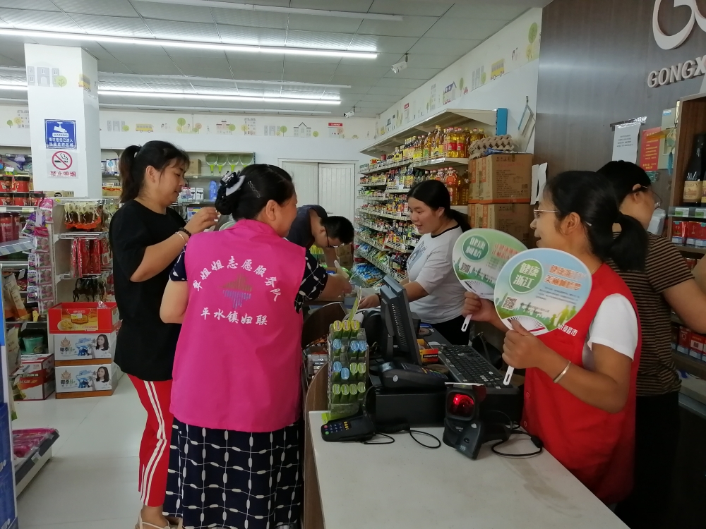 发放健康浙江宣传资料