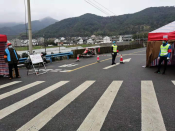 为新横溪村防疫设岗卡口执勤