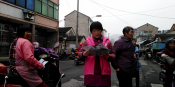 发放新型冠状病毒感染肺炎健康科普知识