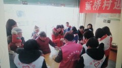 新桥社区开展包饺子活动