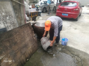 平水街社区“翻盆倒罐-清除闲置积水”志愿活动