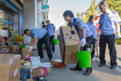 会稽村与派出所村所共建-对小区沿街商铺进行管理整治