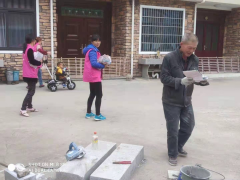 发放宣传资料