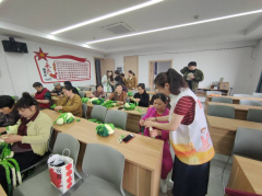 友邻益家—红丰社区“非遗宋锦·锦制竹包”中老年手工体验活动