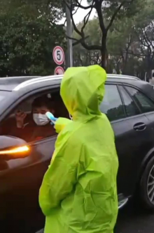 把好疫情防控关  让小区温馨又健康