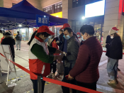 核酸检测维持秩序
