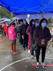 新风居核酸检测时现场秩序志愿者活动