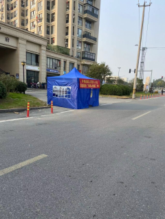 防疫期间“守小门”志愿活动