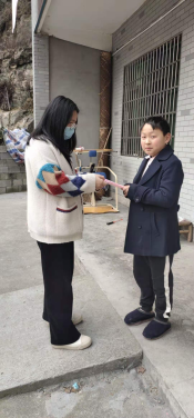 为村民送口罩志愿活动