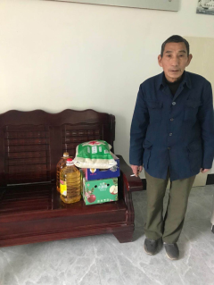 慰问困难群众