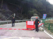 志愿者疫情期间守卫家园
