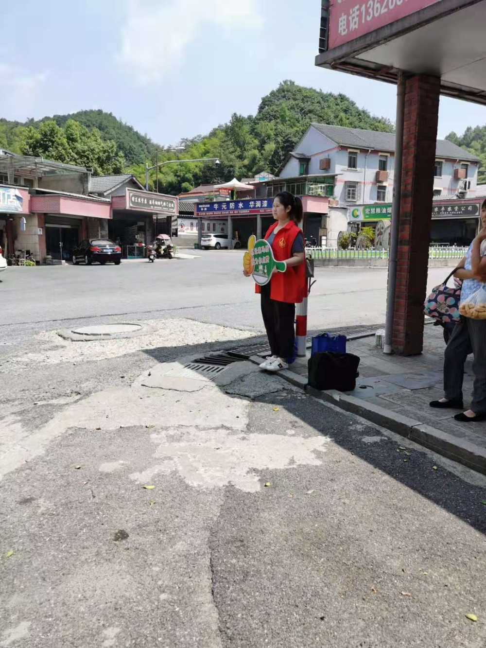 礼让斑马线，文明过马路