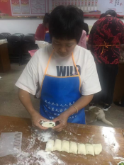 志愿者包饺子活动