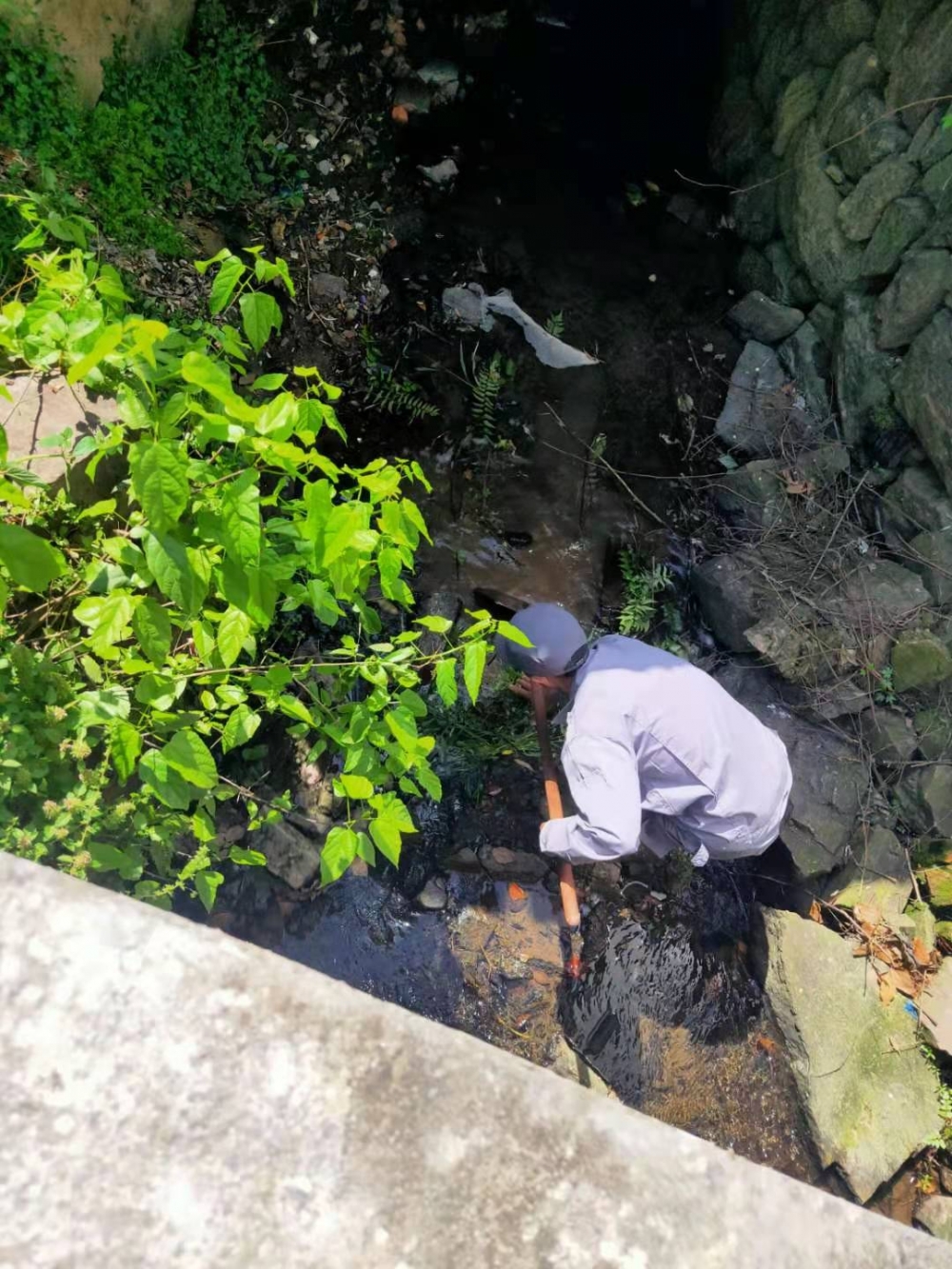 河道清理，保护绿水青山