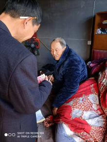 问难家庭走访帮困