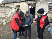 慰问五保户 情暖老人心