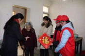 春节慰问孤寡老人