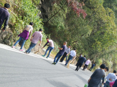 营口村卫生大扫除