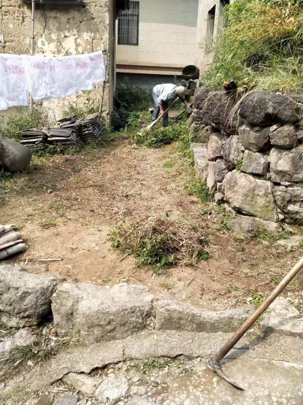 营口村卫生大扫除