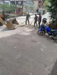 营口村卫生大扫除