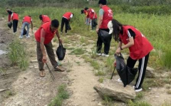 占岙村河道边垃圾清理志愿活动