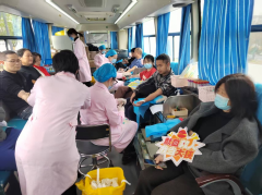 国庆村组织无偿献血活动