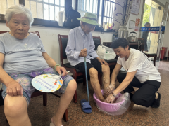国庆村爱老护老志愿服务