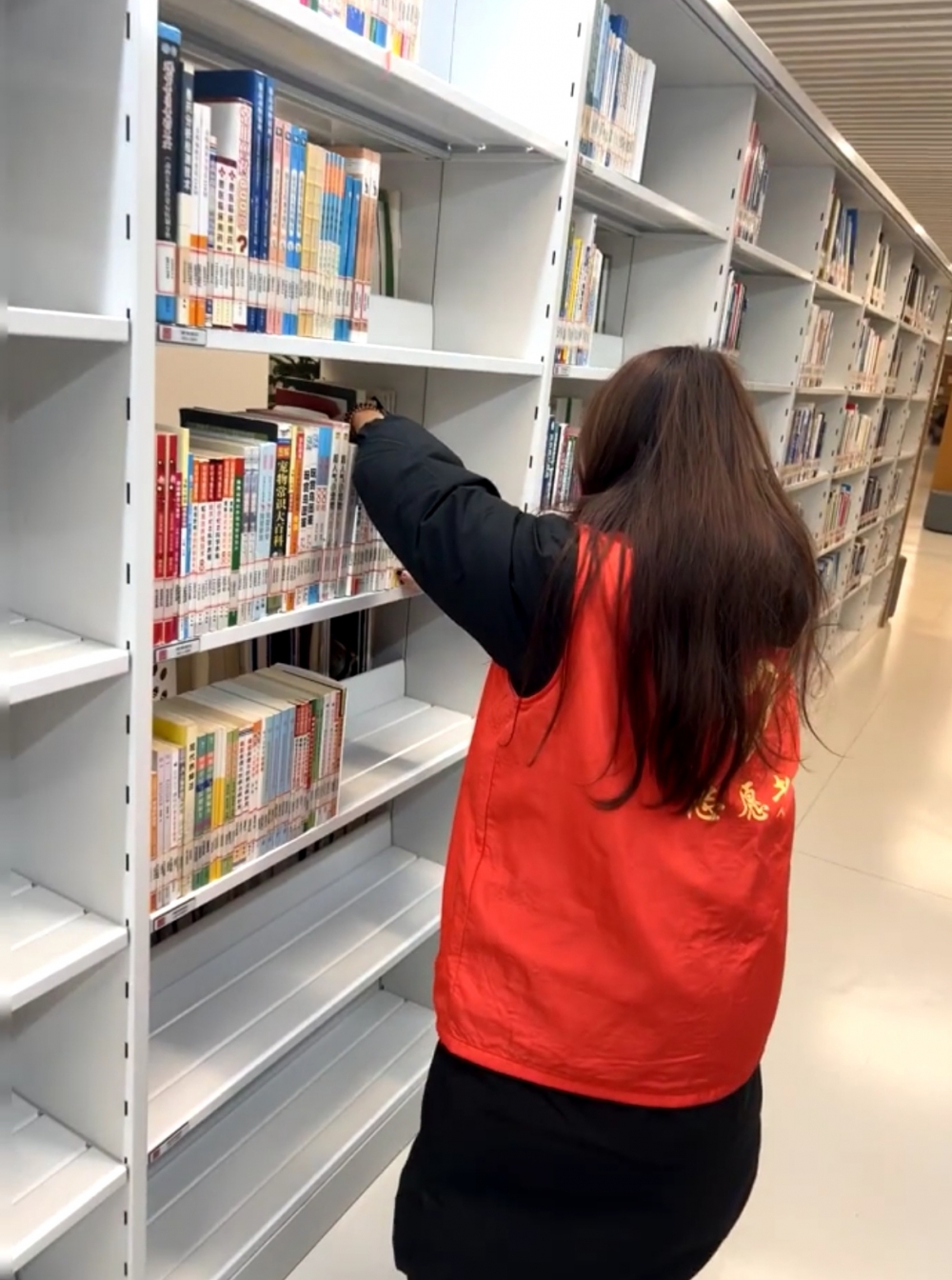 新围村书房整理书籍志愿活动