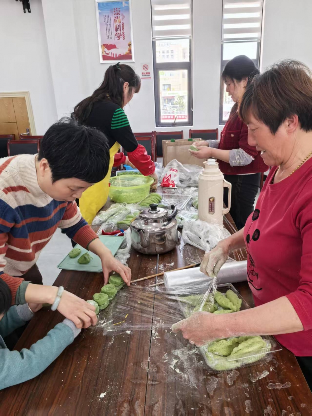清明“寄相思 包艾饺”志愿活动